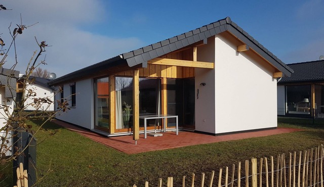 N5 Eingezäuntes Ferienhaus mit ebenerdiger Dusch by Interhome in Burhave