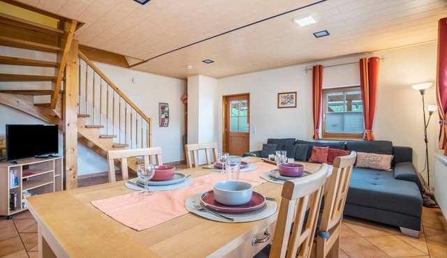 Near Europa-Park: Maisonette Apartment 1, 70sqm with Terrace, Playground & Wi-Fi in Schuttertal