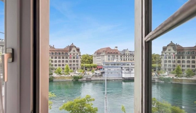 Old Town Riverside | AC | Balcony | Free Parking | Water View