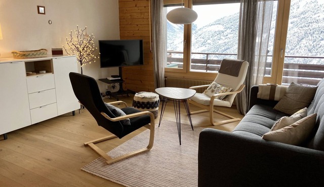 Outside : on the 4rd floor of a five-storey apartment house, lift, south balcony with beautiful view