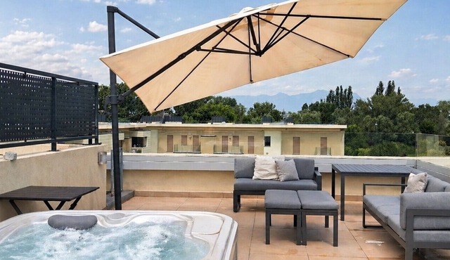 Penthouse Helayne with Rooftop Terrace