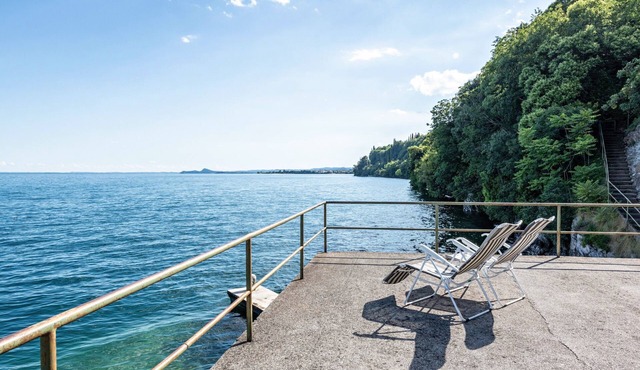 Perla Azzurra on Lake Garda – Lake Access, Private Jetty and Views