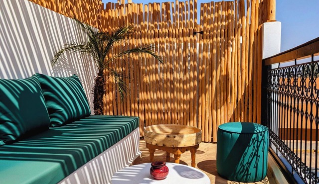 Riad LISA, ideal location in Marrakech Medina, sleeps 6, roof-top in marrakech