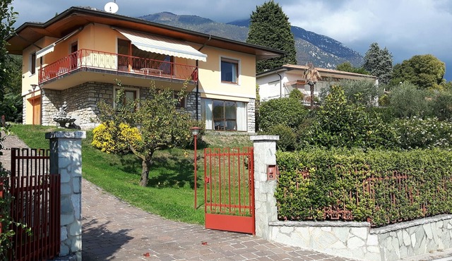 Romantic villa with a fantastic view of Lake Garda in Toscolano Maderno