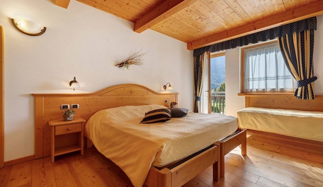 Room 'Camera Tripla N 2' with Mountain View, Shared Garden and Wi-Fi in Caderzone Terme