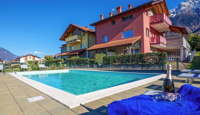 Rose Gialla Pastella Holiday Apartment with Pool