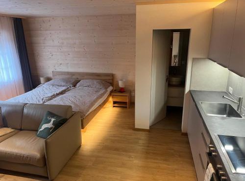 Ruhiges Studio mit Privatsphäre, Bergblick & Sitzplatz
