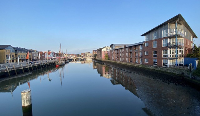 Simmerdeis at the harbor with exclusive sea view in Husum