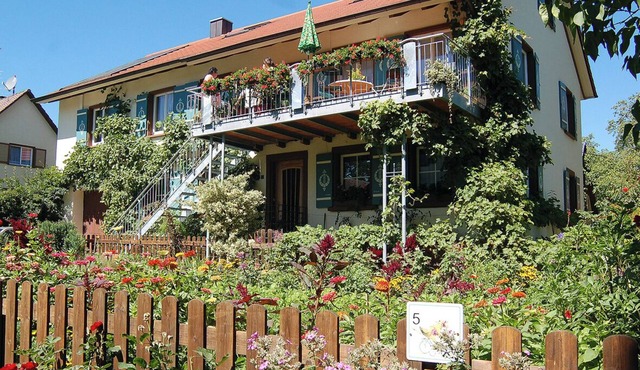 Small vacation apartment*, 90sqm, 2 bedrooms, 1 children's room, max. 6 persons (4 adults) in Überlingen