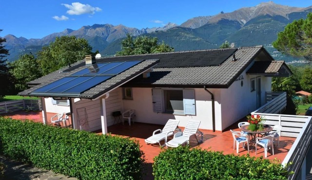 Sole 2 Terrace Holiday Apartment with Pool in Colico