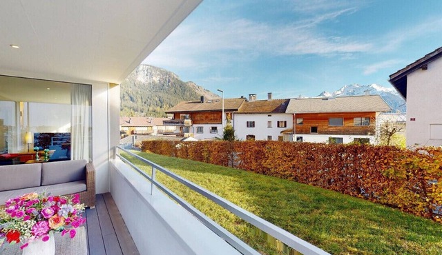 Spacious apartment with mountain view