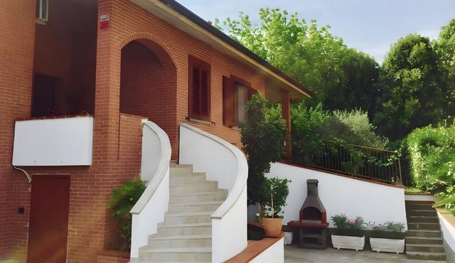 Spacious Italian garden villa near Milan & Rho