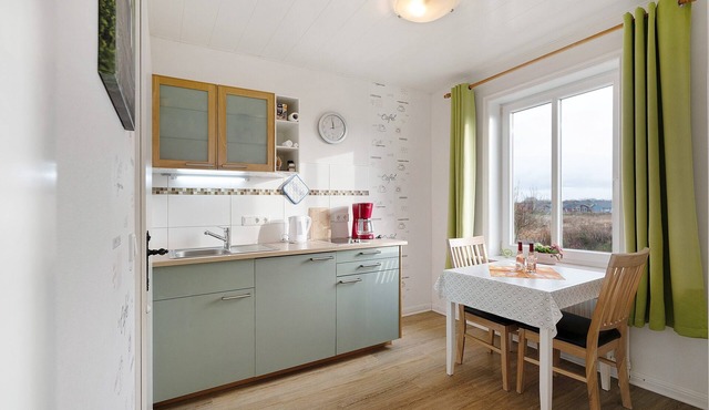 Studio Apartment 'Ferienwohnung 1 Raum Süden' with Shared Terrace, Shared Garden and Wi-Fi in Dagebüll