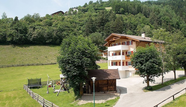 Studio Apartment "Talblick 1" with Mountain View, Garden and Wi-Fi in Lajen