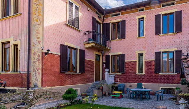 Stunning villa for 8 guests with WIFI, TV and balcony