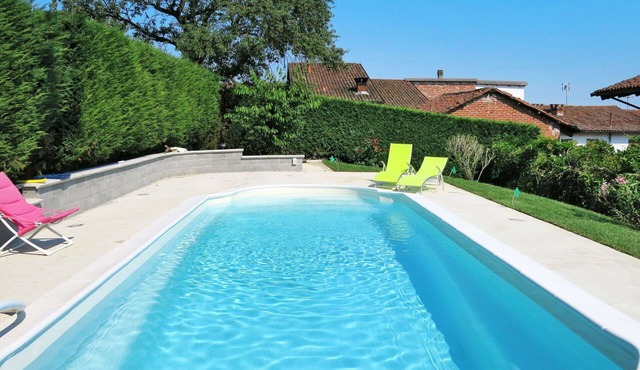 Stunning villa for 5 guests with private pool, WIFI, TV and patio in Asti
