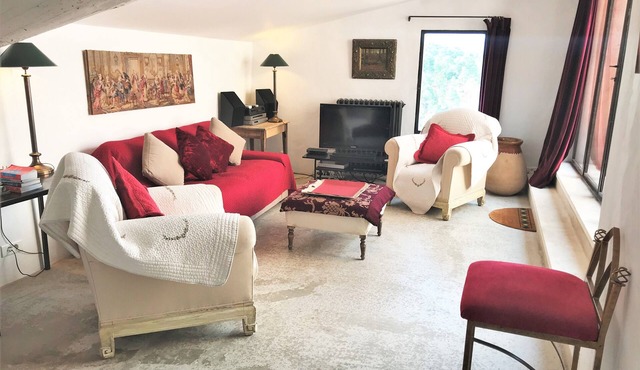 sublime terrace house in the heart of the village of Roussillon in the Luberon in Roussillon