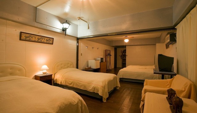 Surfside Bed & Breakfast in Onna