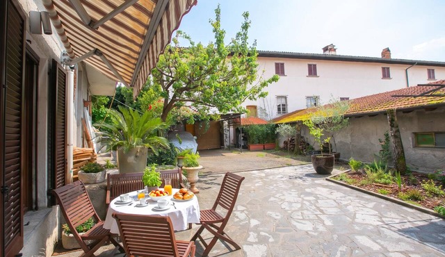 The Place to Be, Outdoor dining, Laveno Mombello, Italy