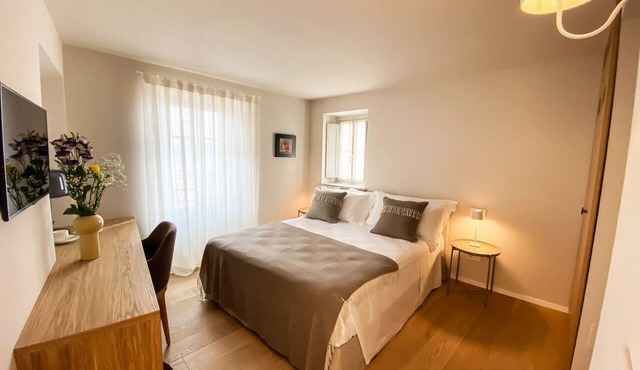 The Tower Belgirate - Luxury Rooms - Camellia