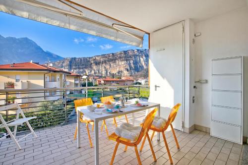 Torbolino - Apt with Balcony. Pool & Views - Happy Rentals