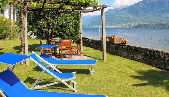 Vento Blu holiday flat directly by the lake