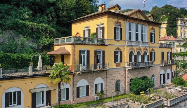 Villa Ena Lake View, a luxurious apartment in a historic villa, with a terrace overlooking the lake in Como