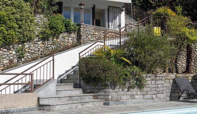Villa Fortezza, private pool & panoramic lake view in Brezzo