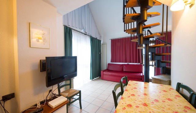 Villa Frejus - TWO-BEDROOM APARTMENT sleeps 6 in Bardonecchia