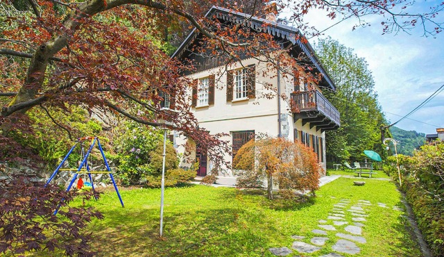 Villa Leopoldina by Lago Reisen
