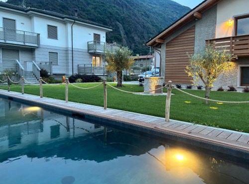 Villa Sunrise - Luxury property with pool & large private garden, few steps from the beach, ideal for families and people with mobility issues in Dervio