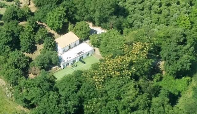 Villa surrounded by greenery. Gym, Tennis, Outdoor Jacuzzi. in Offagna