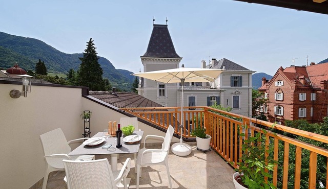 Villa Thaler Apartment with Mountain View and Rooftop Terrace