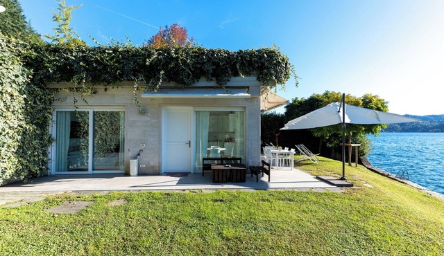VILLA VOLPE DesignCube in Lake Orta Waterfront