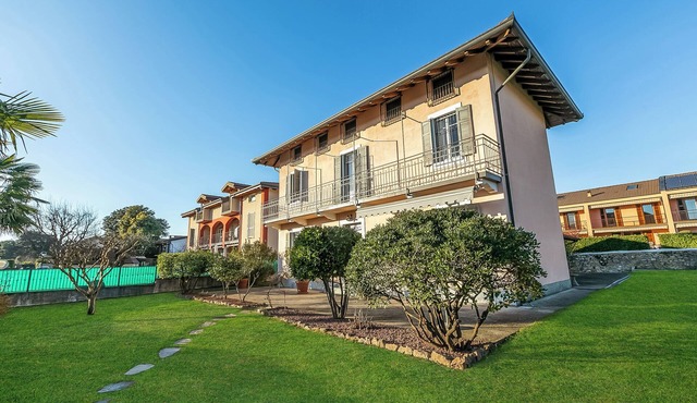 Villino Maria Private Garden & Relax near Lake Maggiore, Angera, Italy