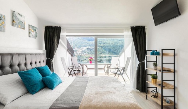 Vista Lago Como con terrazza vista Villa D'Este in Blevio