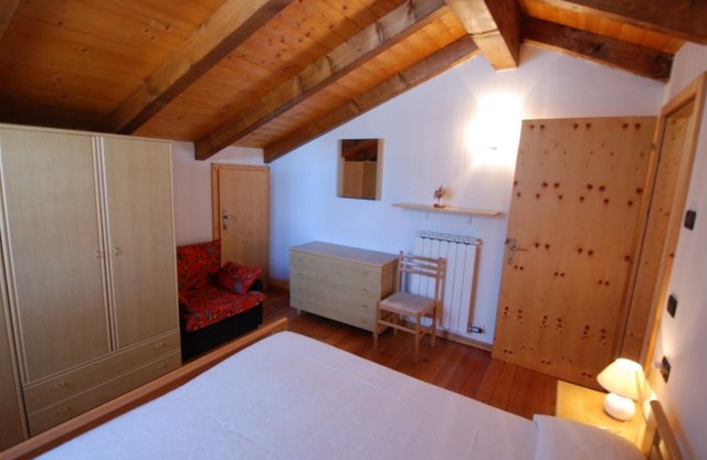 2 bedroom Apartment, sleeps 7 in Commezzadura with WiFi