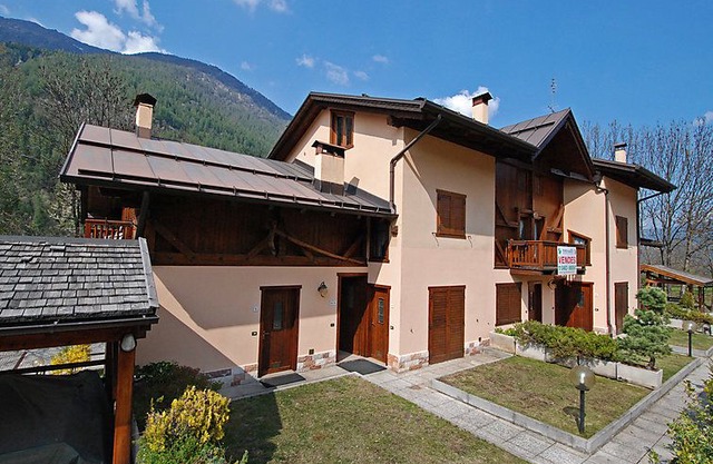 2 bedroom Apartment, sleeps 7 in Commezzadura with WiFi