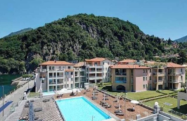 2 bedroom Lake Maggiore apartment with pool in Maccagno con Pino e Veddasca