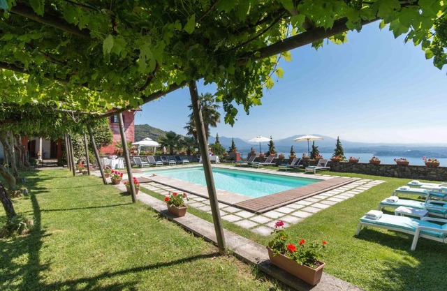 Massino Visconti Apartment Sleeps 5 with Pool and WiFi