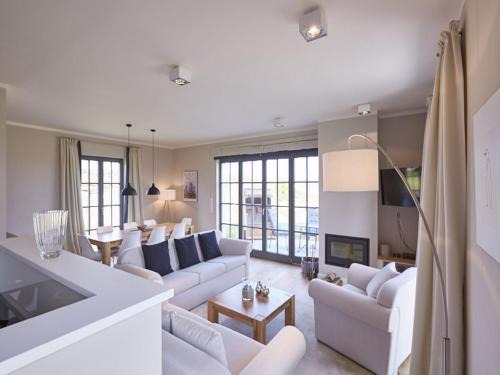 Reetland am Meer - Luxus Reetdachvilla mit 3 Schlafzimmern, Sauna und Kamin E23 in Dranske