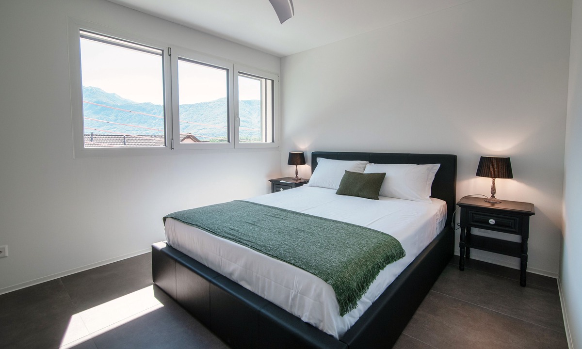 Riazzino Apartment | LiOm Apartment