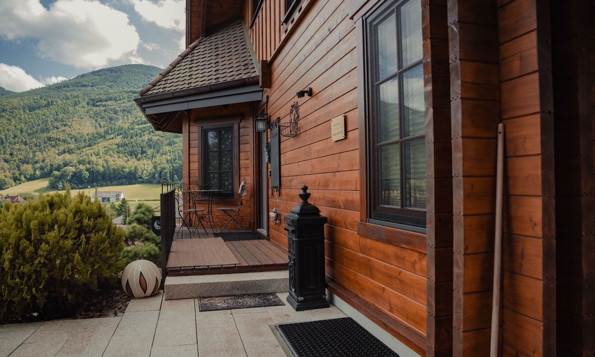 Herbetswil Ski Chalet | Chalet "Seelenholz" on a fenced property