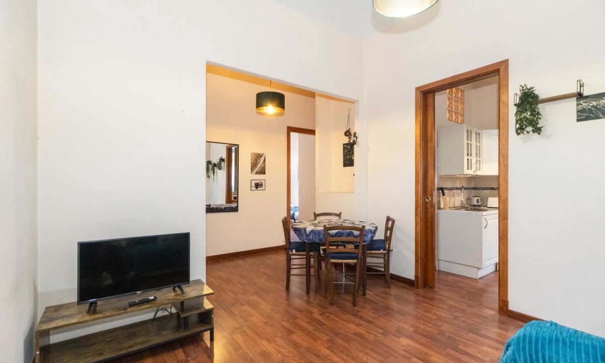 Historic Centre Apartment | GuestHost - Cozy apartment of 64 sqm, able to accommodate up to 4 people, located on the second floor of an elegant condominium without elevator, with a beautiful shared garden inside.The property is located in an ideal position to move around the city: