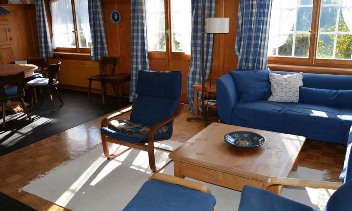 Saanenmoeser Apartment | Nice apartment for 9 people with WIFI, TV, balcony and pets allowed