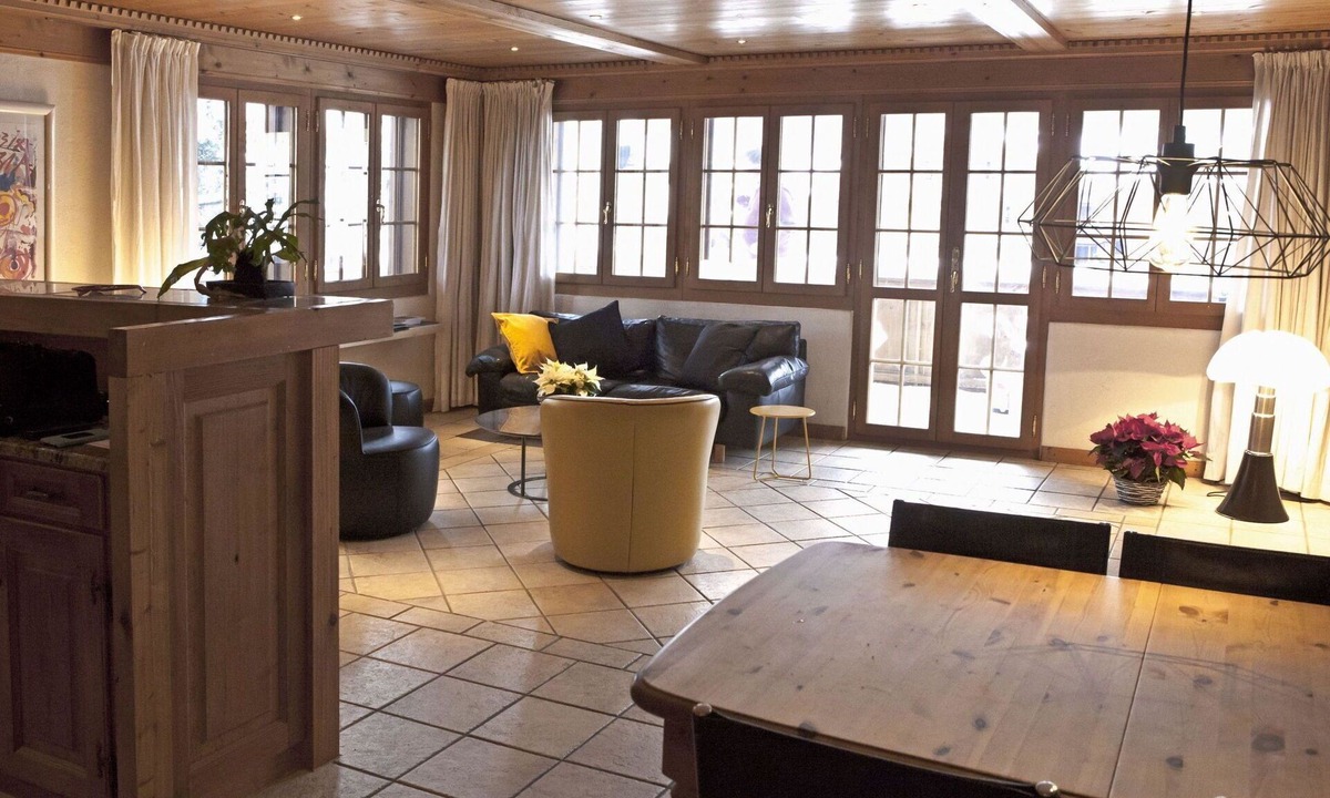 Saanen Apartment | Cosy apartment for 4 guests with WIFI, TV and balcony