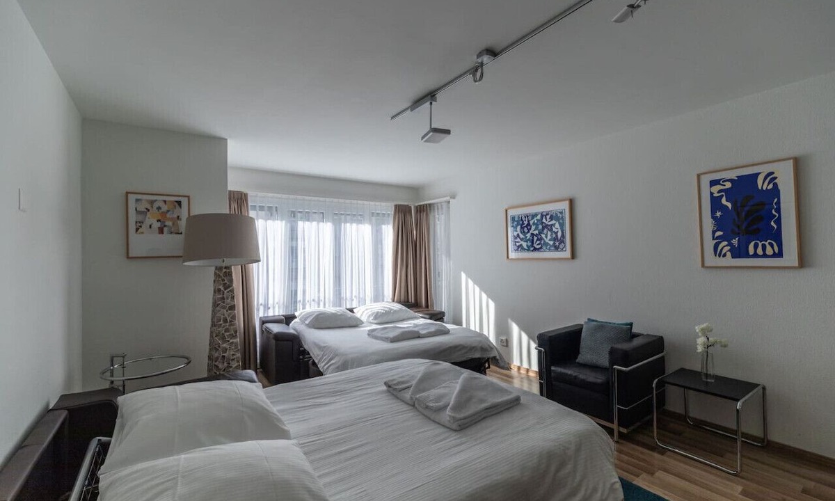 Muhlebach Apartment | 2.5BR flat close to lake/opera/city center (SF10)