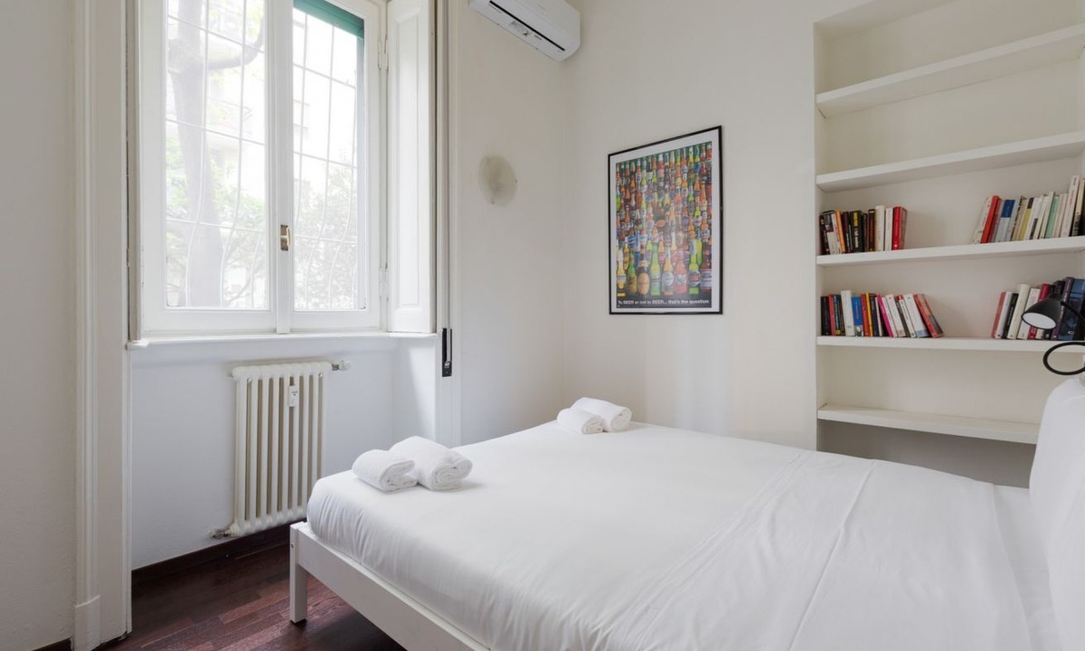 Fiera Apartment | GuestHost - Modern 50 sqm flat, for 4 people, on the mezzanine ground floor (stairs to access) of a building WITHOUT lift.The property is located only 400 m from the ‘Amendola’ stop of the underground Red Line (M1) leading directly to the Duomo. Amen