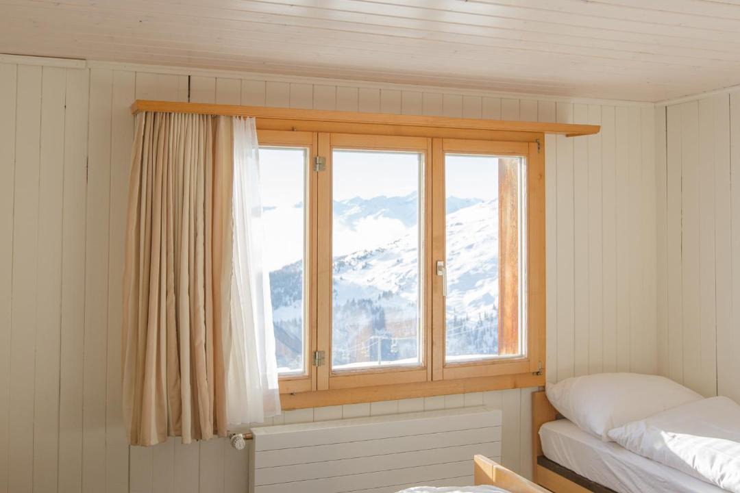 Laax Hostel | Berghaus Nagens- Nur mit der Gondelbahn Erreichbar