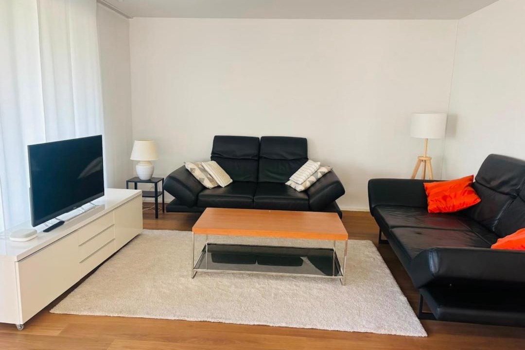 Cham Apartment | Modern garden apartment, centrally located